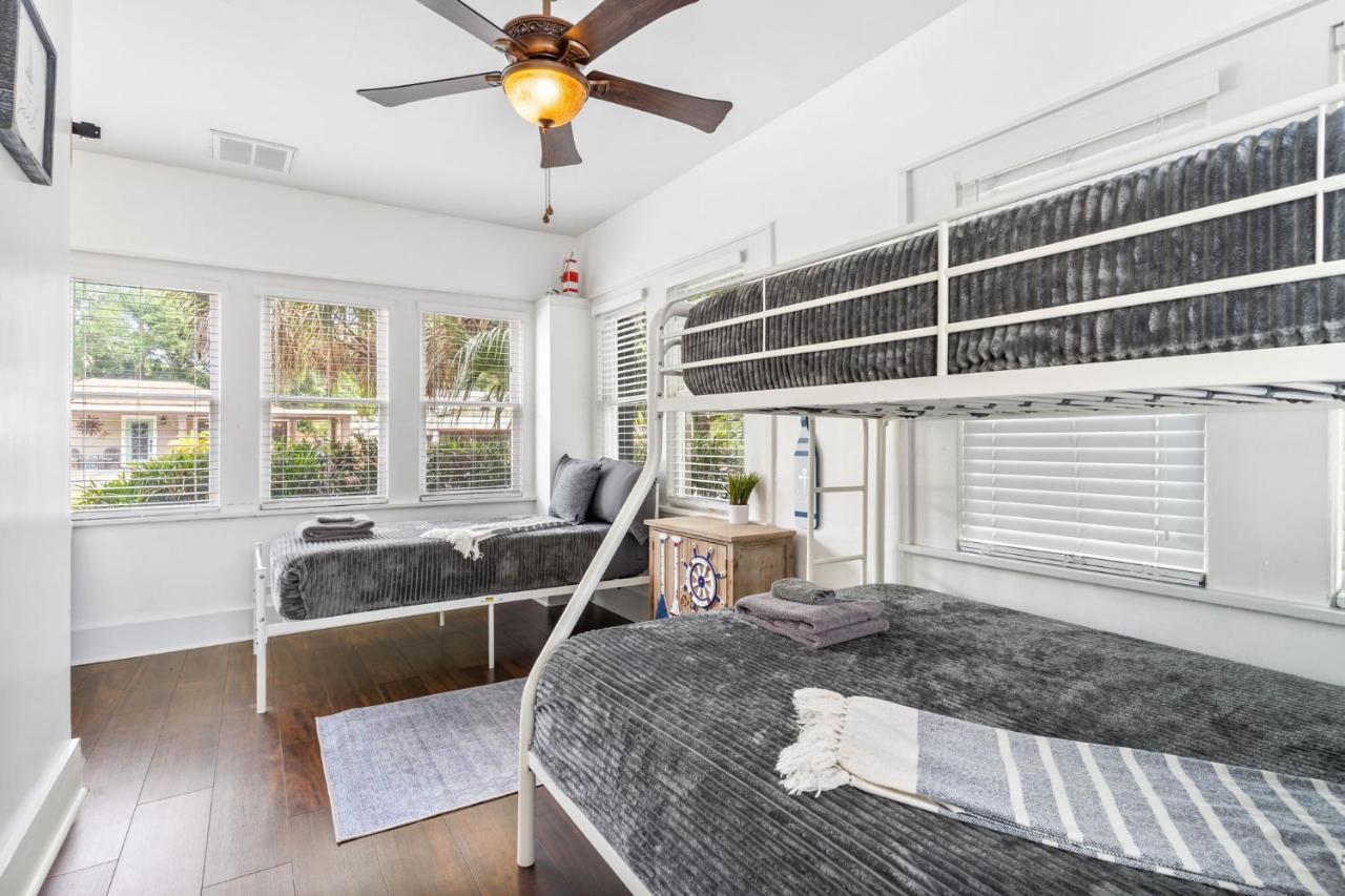 Four Different Options At One Great Location-- 1 - Spacious 3 Bed 2 Bath House Or 2- 2Nd Floor 2 Bed 1 Bath Guesthouse Or 3- 1St Floor Studio Or 3- A Tiny Home Rv Tampa Zewnętrze zdjęcie