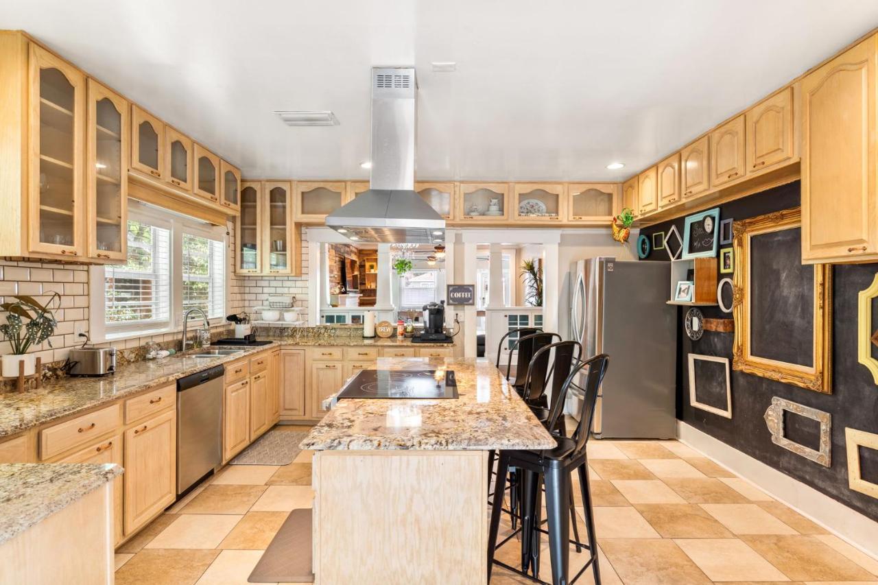 Four Different Options At One Great Location-- 1 - Spacious 3 Bed 2 Bath House Or 2- 2Nd Floor 2 Bed 1 Bath Guesthouse Or 3- 1St Floor Studio Or 3- A Tiny Home Rv Tampa Zewnętrze zdjęcie