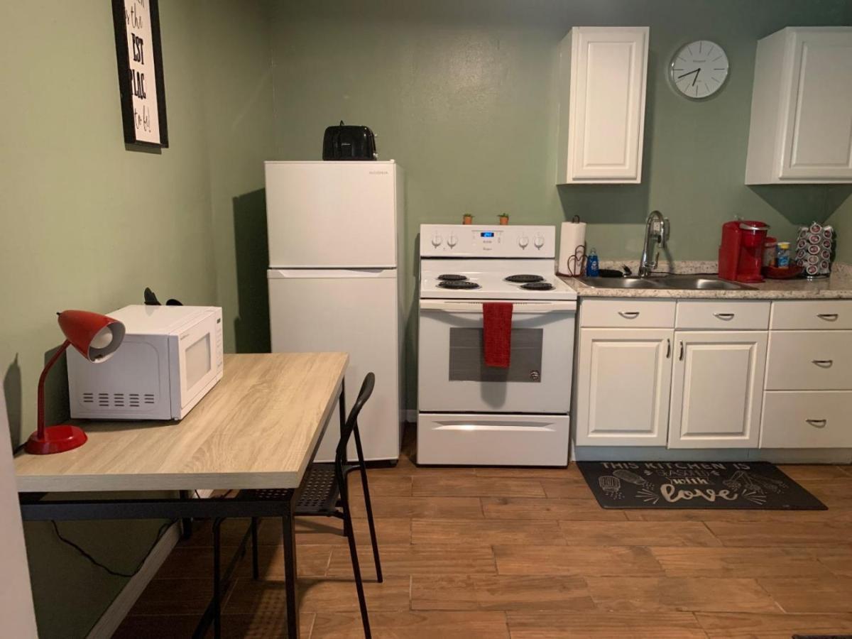 Four Different Options At One Great Location-- 1 - Spacious 3 Bed 2 Bath House Or 2- 2Nd Floor 2 Bed 1 Bath Guesthouse Or 3- 1St Floor Studio Or 3- A Tiny Home Rv Tampa Zewnętrze zdjęcie