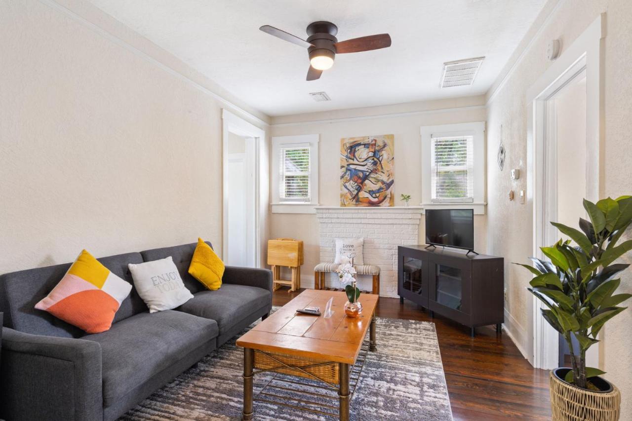 Four Different Options At One Great Location-- 1 - Spacious 3 Bed 2 Bath House Or 2- 2Nd Floor 2 Bed 1 Bath Guesthouse Or 3- 1St Floor Studio Or 3- A Tiny Home Rv Tampa Zewnętrze zdjęcie
